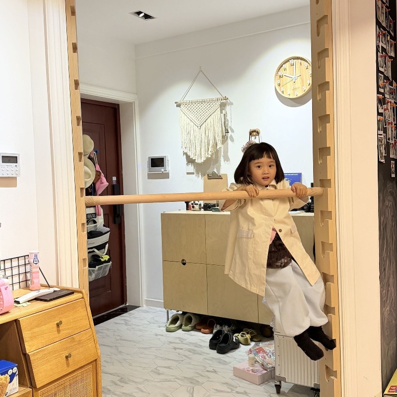 Pull Up Bar Doorframe - ราวบันไดระเบียงแบบไม่ต้องเจาะ ราวบันได ราวออกกำลังกาย อุปกรณ์ดึงข้อสำหรับใช้ในบ้าน ราวยืดกล้ามเนื้อในร่มสำหรับผู้ใหญ่ ราวจับออกกำลังกาย