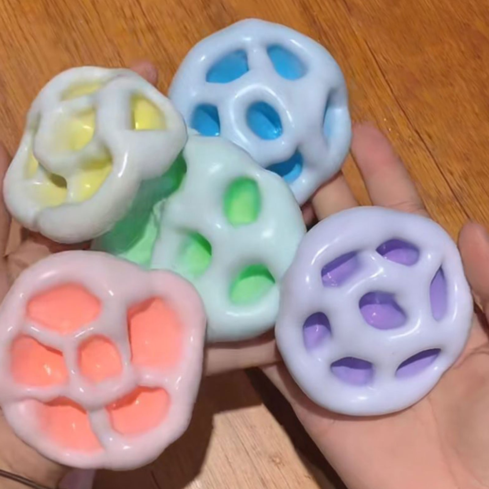 ลูกบอลบีบเล่น ของเล่นบนโต๊ะ บี - Shoulder Massage Ball บทวิจารณ์และราคา